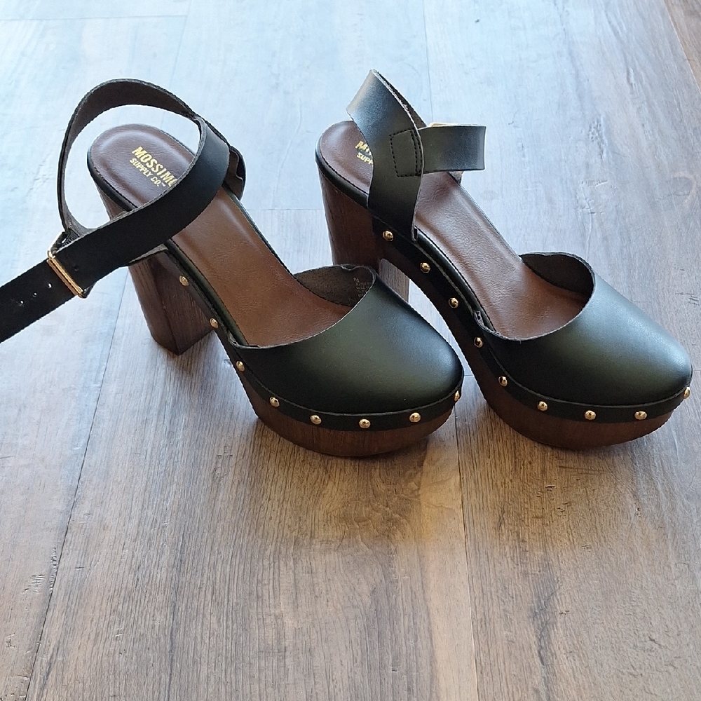 Mossimo Supply Co Black Platform Sandals with Studded Detailing